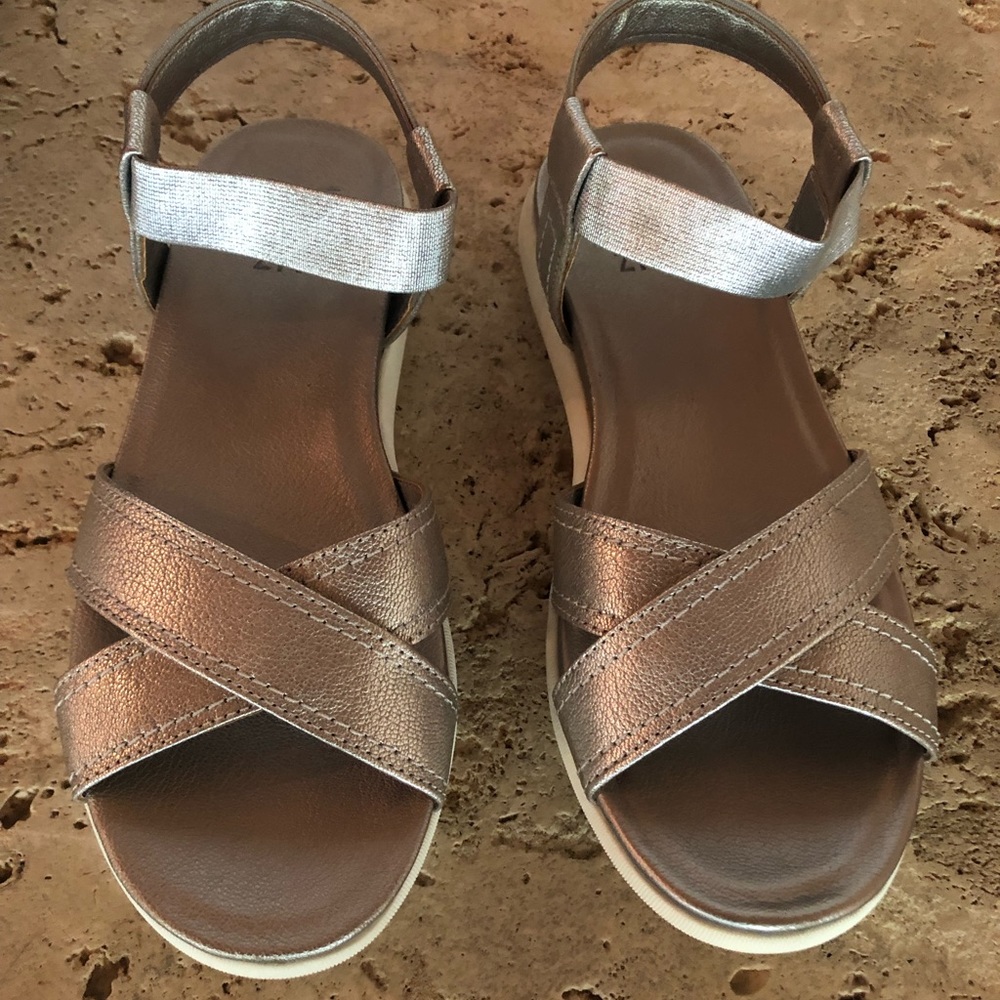 NWT Naturalizer sandals-silver size 8